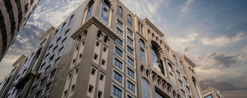 Jarak Hotel Nozol Royal Inn Madinah - Rawahel Taibah Hotel Nozol Royal Inn Madinah merupakan salah satu akomodasi favorit para jamaah yang datang ke Madinah. Lokasinya yang strategis membuat hotel ini menjadi pilihan utama bagi mereka yang ingin menjalani ibadah dengan nyaman dan tenang. Artikel ini akan mengupas tentang jarak, fasilitas, serta keunggulan Hotel Nozol Royal Inn Madinah yang dapat memberikan pengalaman menginap terbaik selama berada di kota suci ini.