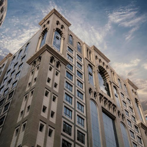 Jarak Hotel Nozol Royal Inn Madinah - Rawahel Taibah Hotel Nozol Royal Inn Madinah merupakan salah satu akomodasi favorit para jamaah yang datang ke Madinah. Lokasinya yang strategis membuat hotel ini menjadi pilihan utama bagi mereka yang ingin menjalani ibadah dengan nyaman dan tenang. Artikel ini akan mengupas tentang jarak, fasilitas, serta keunggulan Hotel Nozol Royal Inn Madinah yang dapat memberikan pengalaman menginap terbaik selama berada di kota suci ini.